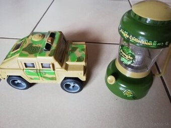 Terénne auto, petrolejova lampa