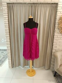 Jednoduché krátke spoločenské šaty fialové
