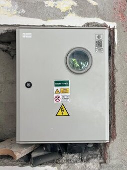 Elektromerovy rozvadza zapustny