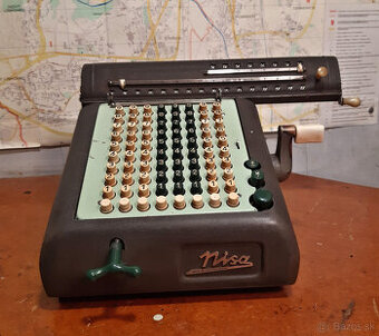 mechanická kalkulačka NISA z roku 1954