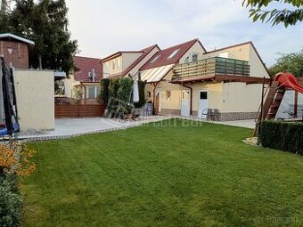 Veľmi pekný, priestranný rodinný dom s garážou a po…