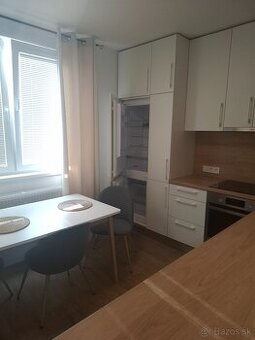 2 izbový byt - 60m2 - komplet rekonštrukcia - zariadené