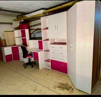 Predam detsku izbu ,pisaci stolik uz predany cena 150€ plus