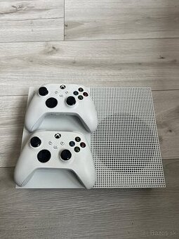 Xbox One S (1TB) + 2x ovládač - 1
