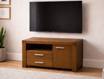 Tv komodka v dubovom masíve