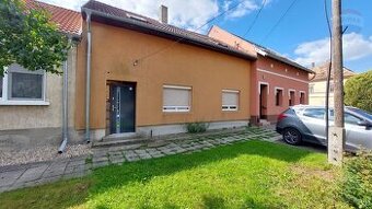 Na predaj dvojdom v centre Rajky – výnimočná investičná príl