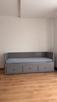 Predám IKEA HEMNES – rozkladacia posteľ s 3 zásuvkami + 2 ma