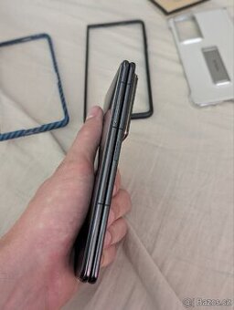 Honor Magic V2
