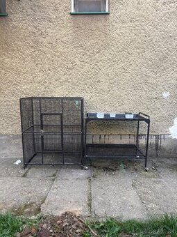 Predám veľkú klietku + kovový stojan na kolieskach