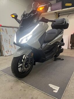 Honda forza 350