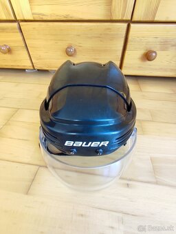 hokejová prilba BAUER s plexi sklom.