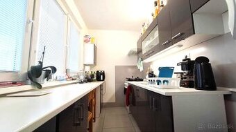 EXKLUZÍVNY PREDAJ-Prerobený 3 izb.byt s loggiou v KN