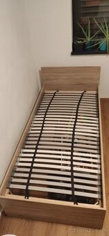 Posteľ s roštom