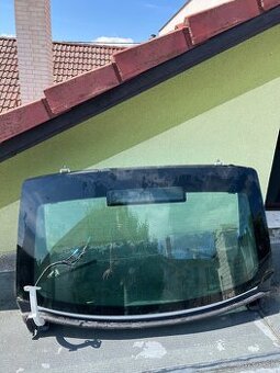 Superb 2 zadne okno sedan