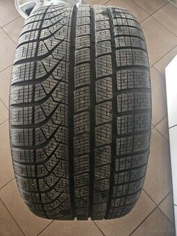 275/35 R20 Pirelli P Zero Winter