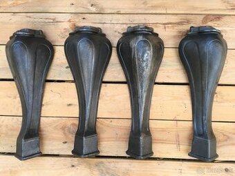 Liatinové nohy zo starého sporáku