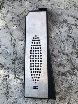 BMW -5- F10 LCI DVERE ORIGINAL ZADNÉ LAVE HLINÍK