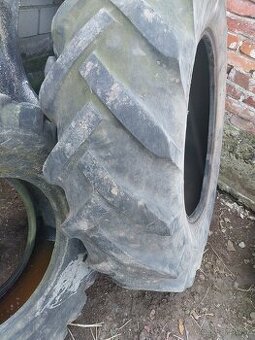 Predam pneumatiky na traktor 14,9-28