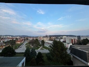 2.izbovy byt s dvoma balkónmi v Trenčíne.