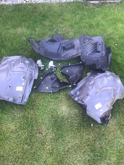 BMW 3 GT podblatník