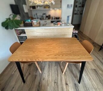 Novy jedalensky stol JYSK