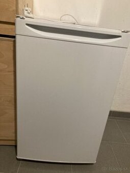 Lacno predám malú chladničku