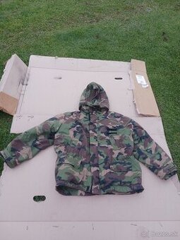 Vojenská páperová bunda