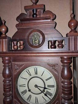 Starožitné nástenné hodiny (pendlovky) – bohatá rezba, cca r