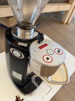 Profesionálny mlynček na kávu Mazzer Super Jolly Electronic