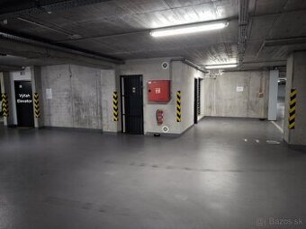 Veľké garážové státie v novostavbe