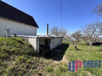 Pozemok s nádherným výhľadom na Skalicu–vinohrad so sklepom