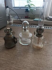 Petrolejova lampa a laboratórny ohrievač