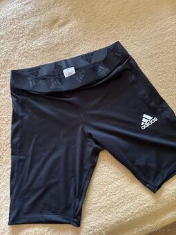 Adidas  šortky.