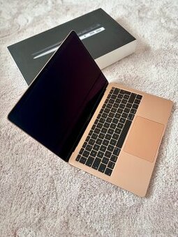 MacBook Air ružový