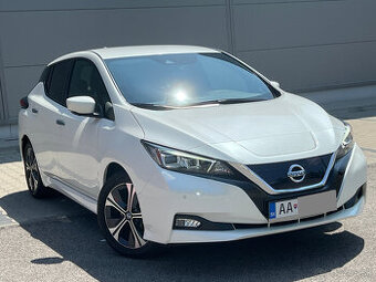 Nissan Leaf N-Connecta 40KWH V ZÁRUKE 360 STUPŇOVÁ KAMERA