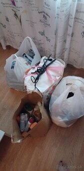 Oblečenie dámske +žehlička na vlasy +hygiena