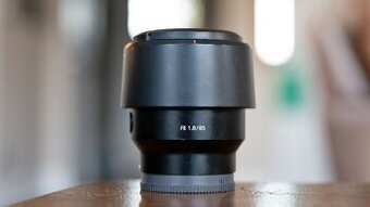 Sony FE 85mm f/1.8 (Full Frame, E-mount)