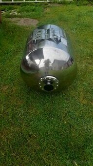 Tlakova nerezova nadoba na vodu