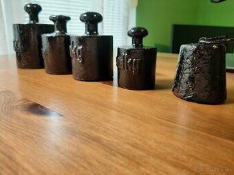 Predám staré závažia – ideálne ako dekorácia na chalupu