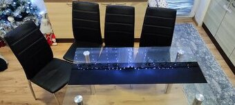 Top.Sklenený jedálenský stôl+ 4x stoličky zdarma s poťahmi