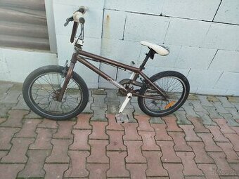 Hnedý bicykel