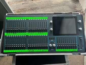 Predám svetelný ovládací pult ChamSys QuickQ 30