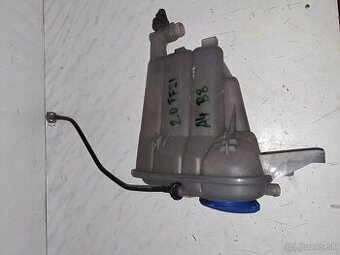 Nadrzka na vodu Audi A4 B8