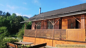 Ranná káva  nad oblakmi  v chate s veľkým pozemok v obci Z