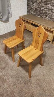 Predám drevené stoličky.