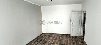 Rezervované JKVREAL  predaj priestranný 2-izbový byt v centr