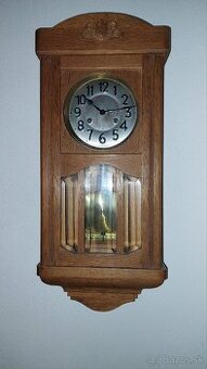 Staré nástenné hodiny