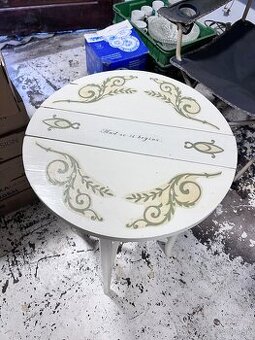 Dreveny stolik sklasaci