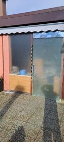 Posuvné sklenené dvere + pevná sklenená stena + druhé madl - 1