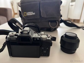 OLYMPUS OM-D E-M5 Mark II + objektiv